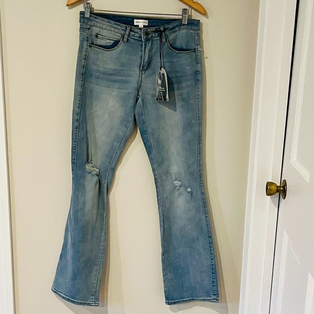 Kendall & Kylie Kurvy Midrise Baby Bootcut in San Bernardino Wash NWT Size 10